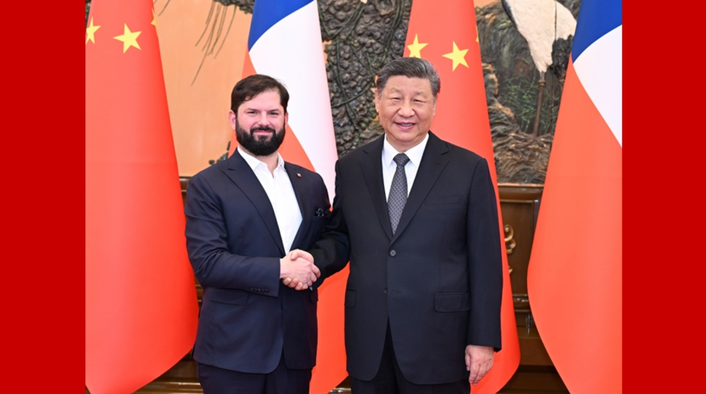 习近平会见智利总统博里奇